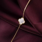 Pan Jewelry - Kløver Armbånd i forgylt sølv med perlemor thumbnail