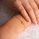 Pan Jewelry - Kløver armbånd i forgylt sølv med rosa stein thumbnail