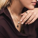 Pan Jewelry - Kløver Smykke i forgylt sølv med sort sten thumbnail