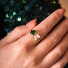 Pan Jewelry - Viva Vegas Ring i forgylt sølv med hvit og grønn zirkonia, justerbar thumbnail