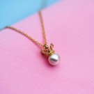 Prins & Prinsesse - Smykke i forgylt sølv med perle og krone thumbnail