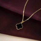 Pan Jewelry - Kløver Smykke i forgylt sølv med sort sten thumbnail