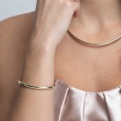 Snö of Sweden - Domino Thin Oval Armring i forgylt messing thumbnail