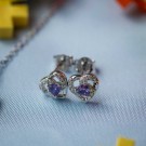 Prins & Prinsesse - Øredobber i sølv med lilla zirkonia hjerte thumbnail