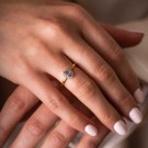 Pan Jewelry - Athens Charm Ring i forgylt sølv med zirkonia og spinell thumbnail