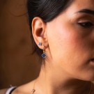 Pan Jewelry - Kløver Øredobber i forgylt sølv med havblå lapis thumbnail