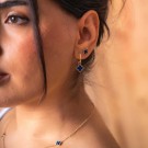 Pan Jewelry - Kløver Øredobber i forgylt sølv med havblå lapis thumbnail