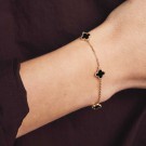 Pan Jewelry - Kløver Armbånd i forgylt sølv med sort sten thumbnail