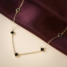 Pan Jewelry - Kløver Halskjede i forgylt sølv med sort sten thumbnail