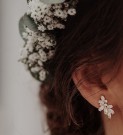Arne Nordlie - NOVIA Blad Øredobber i forgylt sølv, hvit zirkonia thumbnail