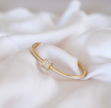 Goldstory - TWIST BLING Armring i forgylt stål